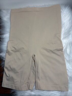 La Vie En Rose Beige/Tan Shapewear Shorts SIZE MEDIUM